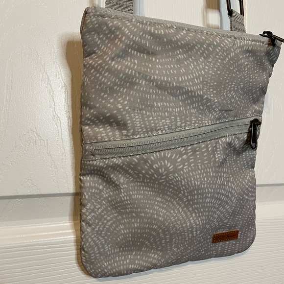 EUC Eddie Bauer gray/white 3-zipper crossbody travel bag w/ adjustable strap - Picture 11 of 11